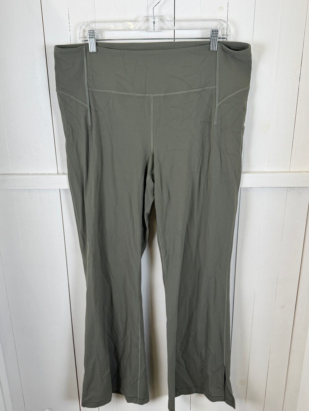 Lululemon Green Sweatpants Women’s XL Nylon Excellent Condition